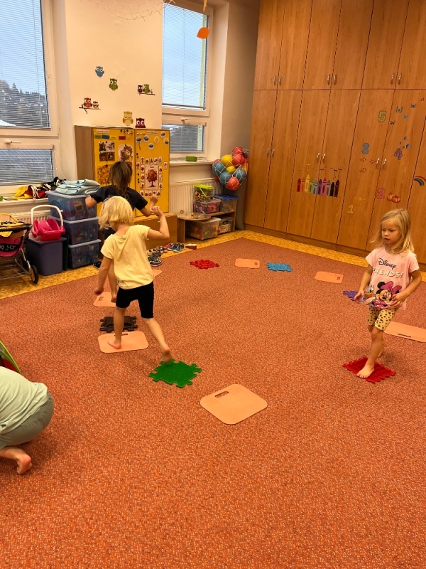 Žluťásci - Vyletěl si pyšný drak