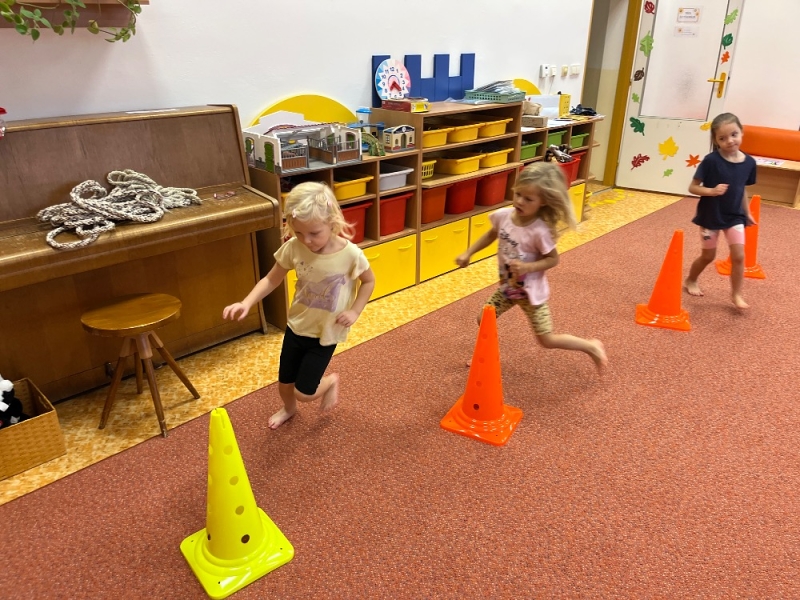 Žluťásci - Vyletěl si pyšný drak