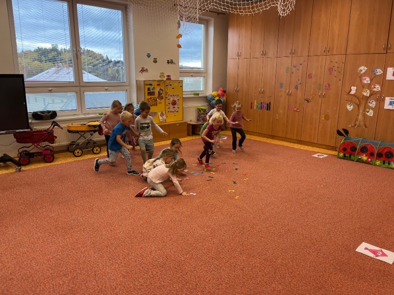 Žluťásci - Vyletěl si pyšný drak