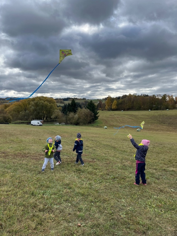 Žluťásci - Vyletěl si pyšný drak