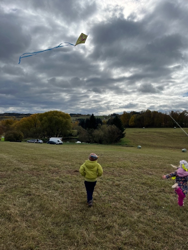 Žluťásci - Vyletěl si pyšný drak