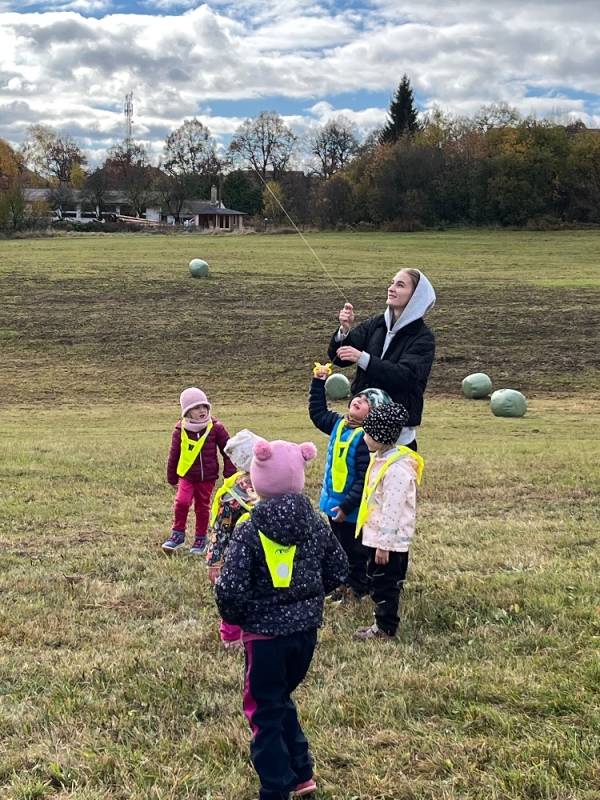 Žluťásci - Vyletěl si pyšný drak