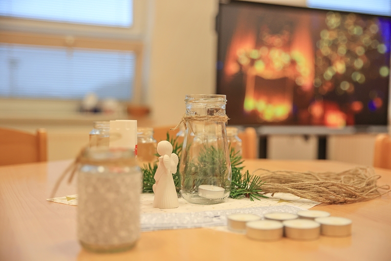 MŠ KORÁLKY - adventní dílny, rozsvícení stromečku