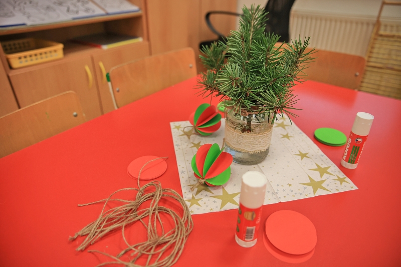 MŠ KORÁLKY - adventní dílny, rozsvícení stromečku