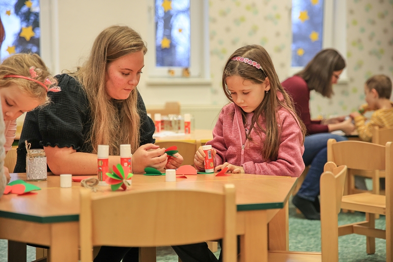 MŠ KORÁLKY - adventní dílny, rozsvícení stromečku