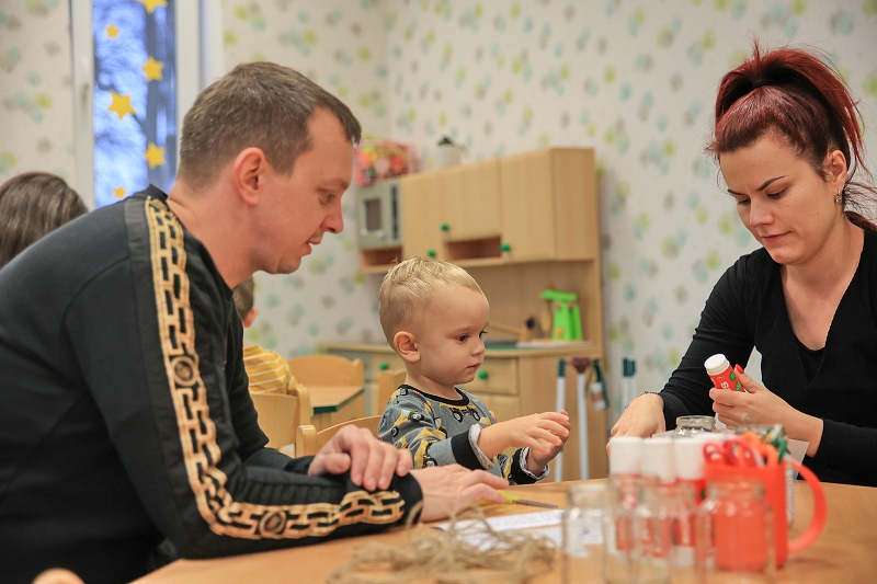 MŠ KORÁLKY - adventní dílny, rozsvícení stromečku