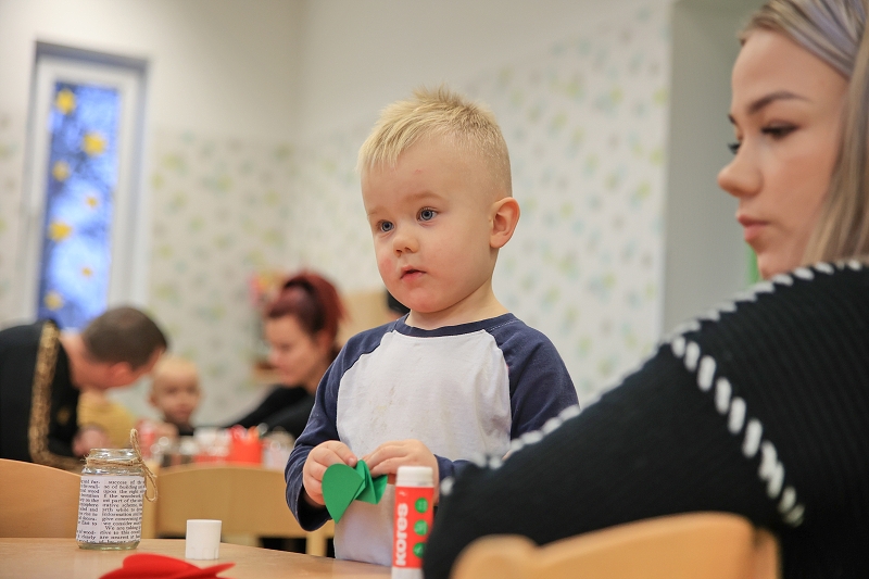 MŠ KORÁLKY - adventní dílny, rozsvícení stromečku