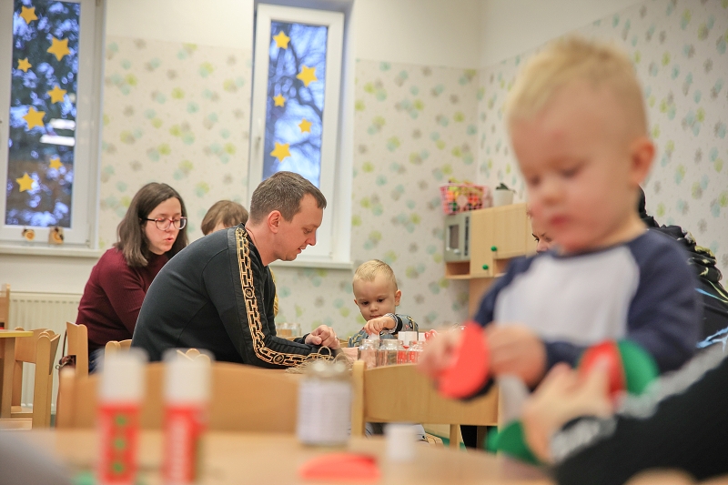 MŠ KORÁLKY - adventní dílny, rozsvícení stromečku