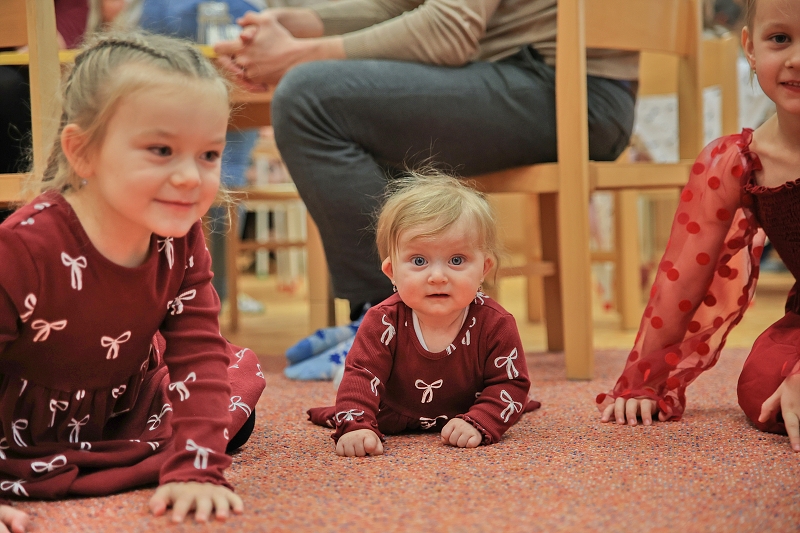 MŠ KORÁLKY - adventní dílny, rozsvícení stromečku