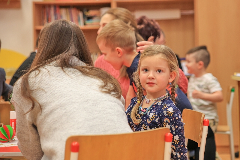 MŠ KORÁLKY - adventní dílny, rozsvícení stromečku
