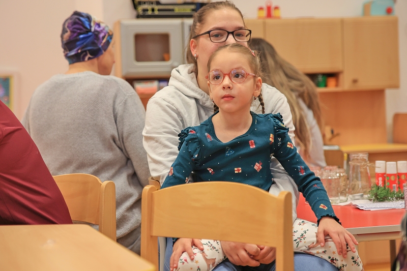 MŠ KORÁLKY - adventní dílny, rozsvícení stromečku