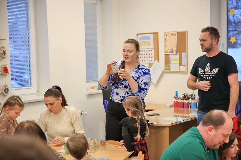 MŠ KORÁLKY - adventní dílny, rozsvícení stromečku