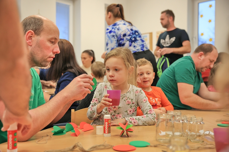 MŠ KORÁLKY - adventní dílny, rozsvícení stromečku