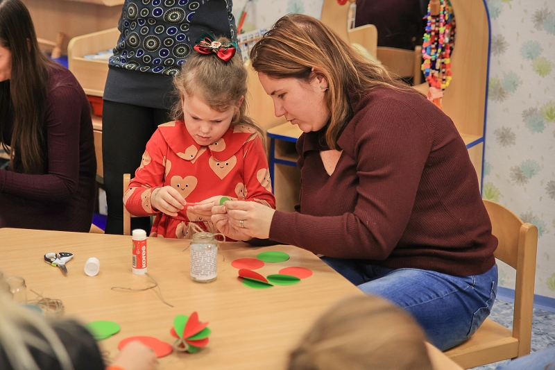 MŠ KORÁLKY - adventní dílny, rozsvícení stromečku