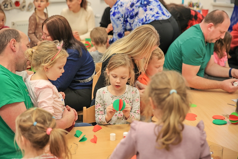 MŠ KORÁLKY - adventní dílny, rozsvícení stromečku
