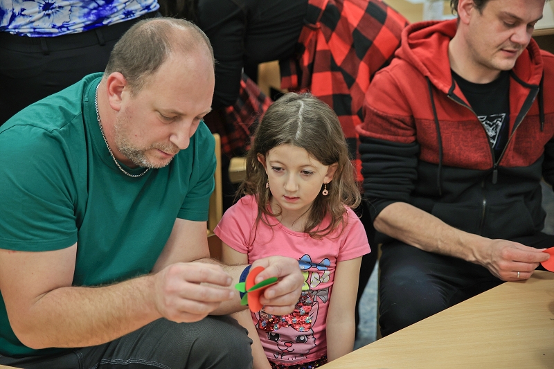 MŠ KORÁLKY - adventní dílny, rozsvícení stromečku