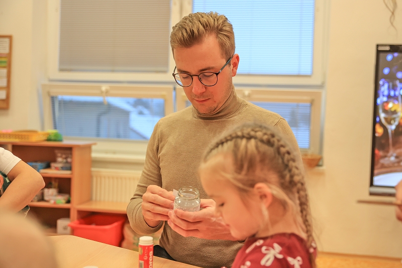 MŠ KORÁLKY - adventní dílny, rozsvícení stromečku