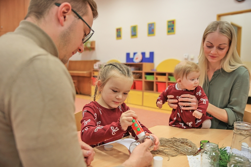 MŠ KORÁLKY - adventní dílny, rozsvícení stromečku