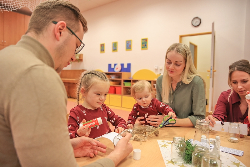 MŠ KORÁLKY - adventní dílny, rozsvícení stromečku