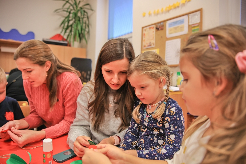 MŠ KORÁLKY - adventní dílny, rozsvícení stromečku