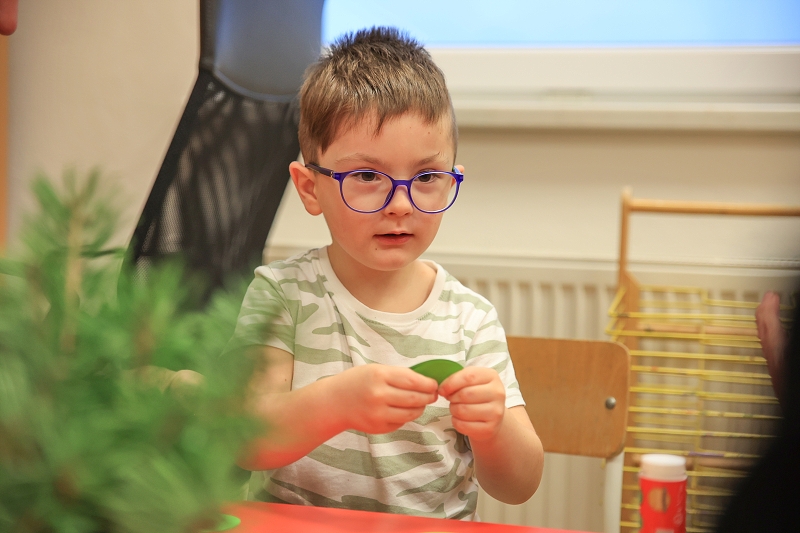 MŠ KORÁLKY - adventní dílny, rozsvícení stromečku