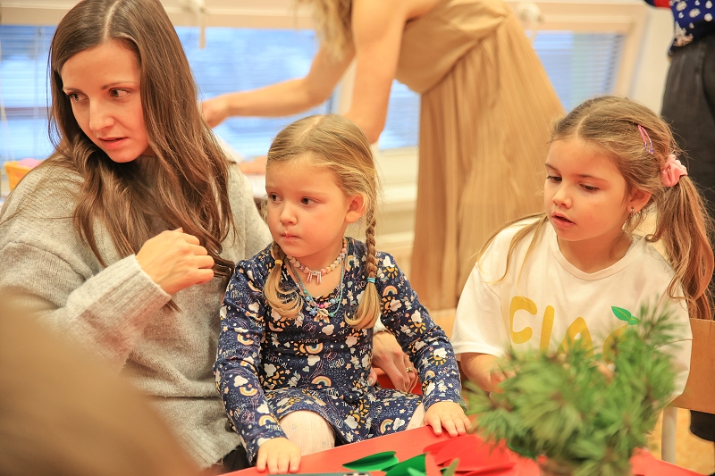 MŠ KORÁLKY - adventní dílny, rozsvícení stromečku