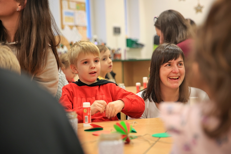 MŠ KORÁLKY - adventní dílny, rozsvícení stromečku