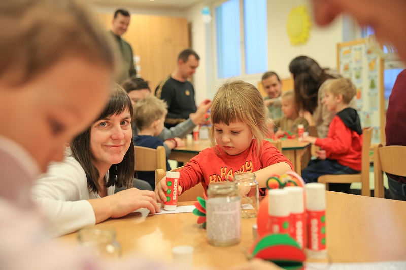 MŠ KORÁLKY - adventní dílny, rozsvícení stromečku