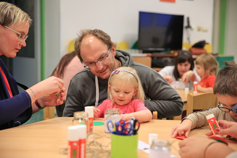 MŠ KORÁLKY - adventní dílny, rozsvícení stromečku