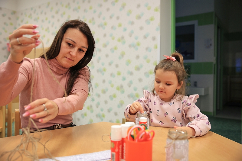 MŠ KORÁLKY - adventní dílny, rozsvícení stromečku