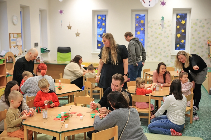MŠ KORÁLKY - adventní dílny, rozsvícení stromečku