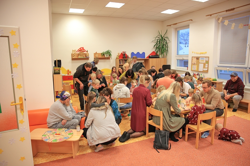MŠ KORÁLKY - adventní dílny, rozsvícení stromečku