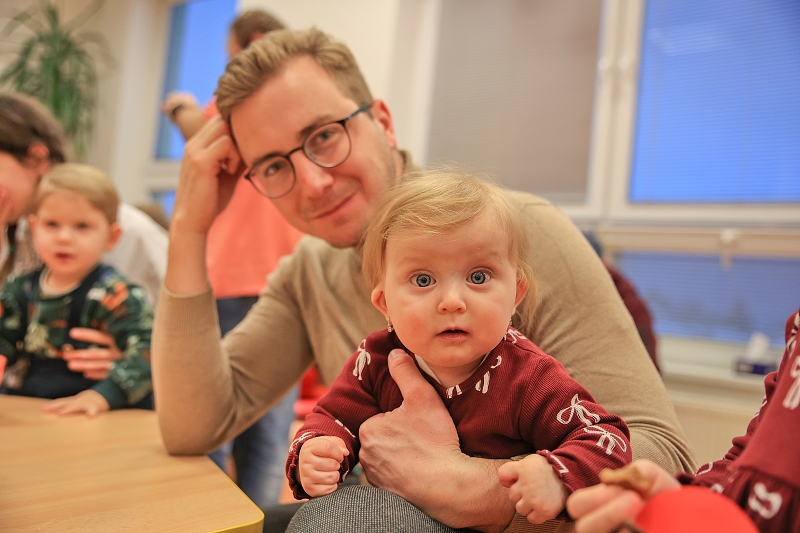 MŠ KORÁLKY - adventní dílny, rozsvícení stromečku