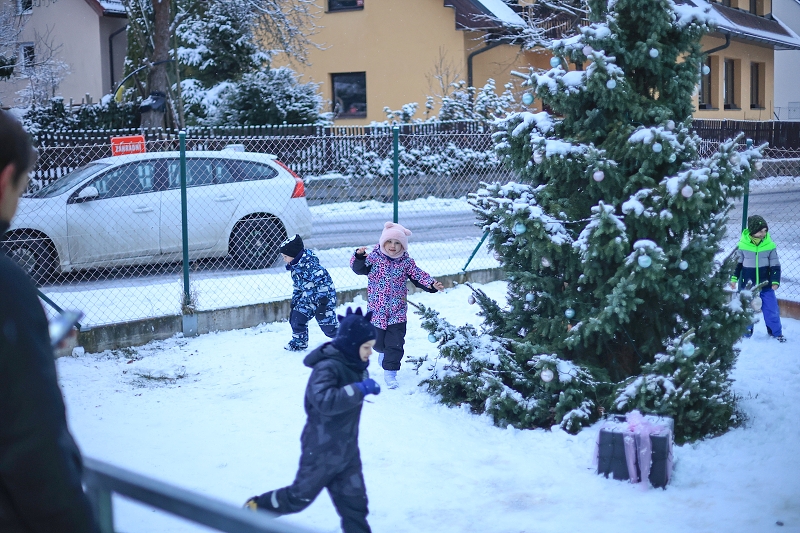 MŠ KORÁLKY - adventní dílny, rozsvícení stromečku