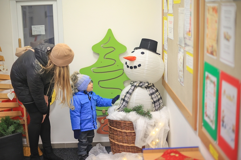 MŠ KORÁLKY - adventní dílny, rozsvícení stromečku