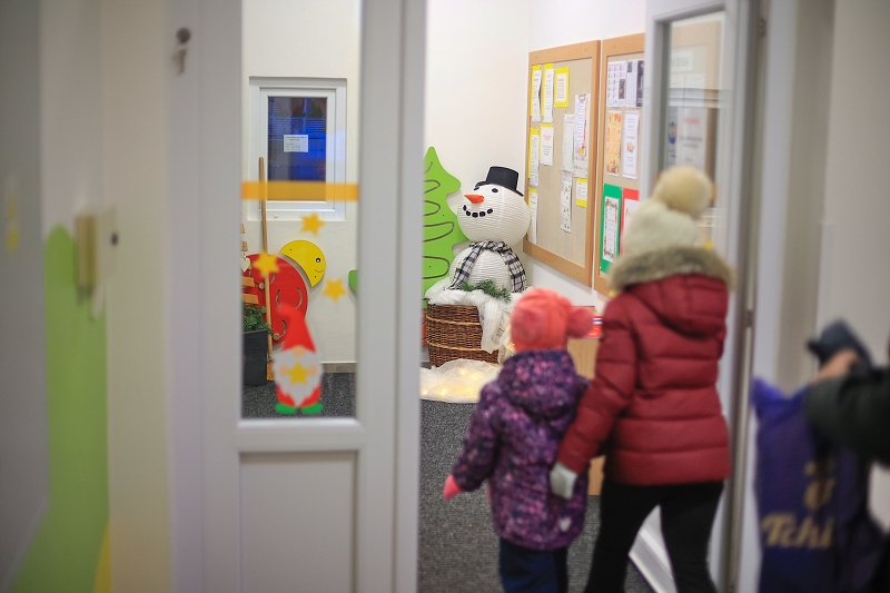 MŠ KORÁLKY - adventní dílny, rozsvícení stromečku