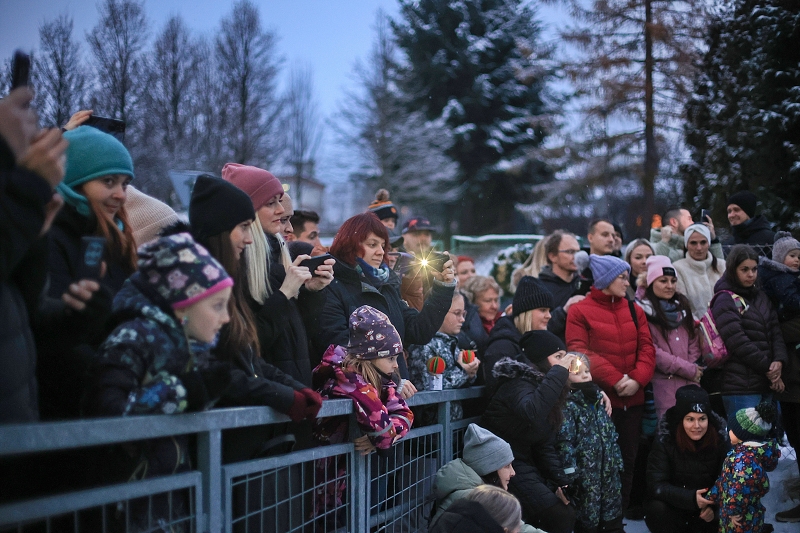 MŠ KORÁLKY - adventní dílny, rozsvícení stromečku
