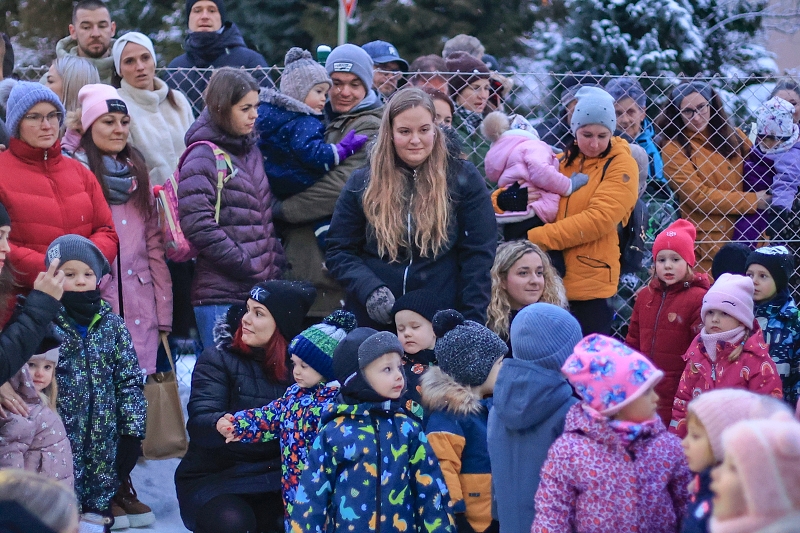MŠ KORÁLKY - adventní dílny, rozsvícení stromečku