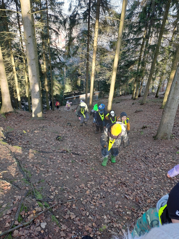 Modrásci - Kdo to dupe v lese