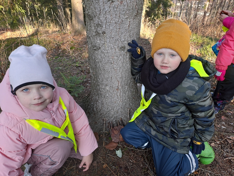 Modrásci - Kdo to dupe v lese