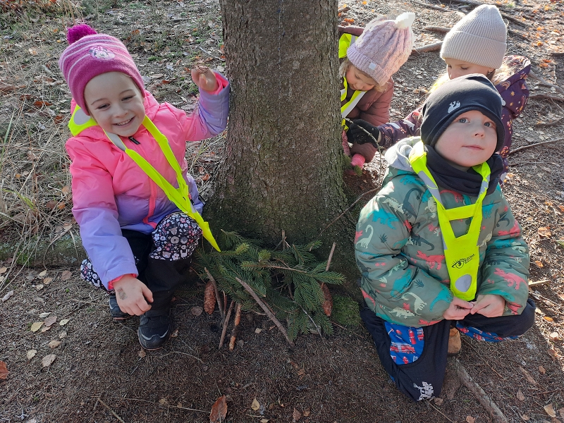 Modrásci - Kdo to dupe v lese