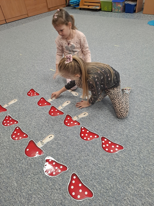 Modrásci - Kdo to dupe v lese