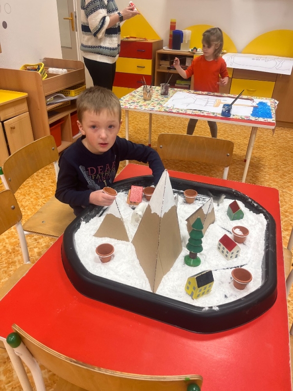 Žluťásci - Ptáčci v krmítku