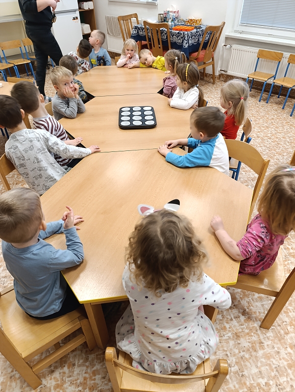 Zeleňásci - Huboval vrabčák na zimu