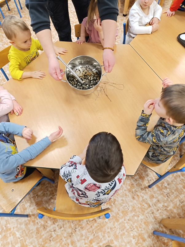 Zeleňásci - Huboval vrabčák na zimu