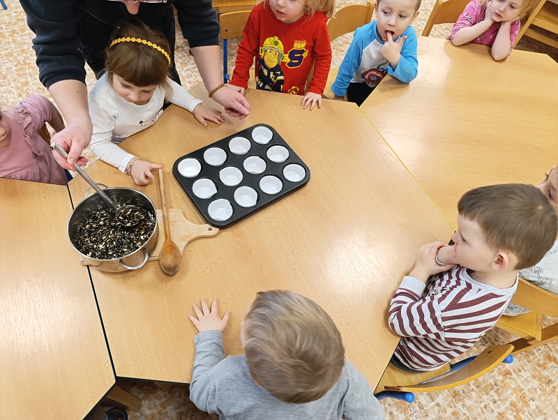 Zeleňásci - Huboval vrabčák na zimu