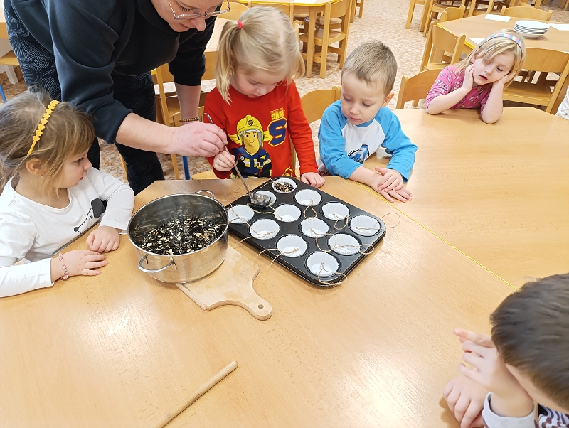 Zeleňásci - Huboval vrabčák na zimu