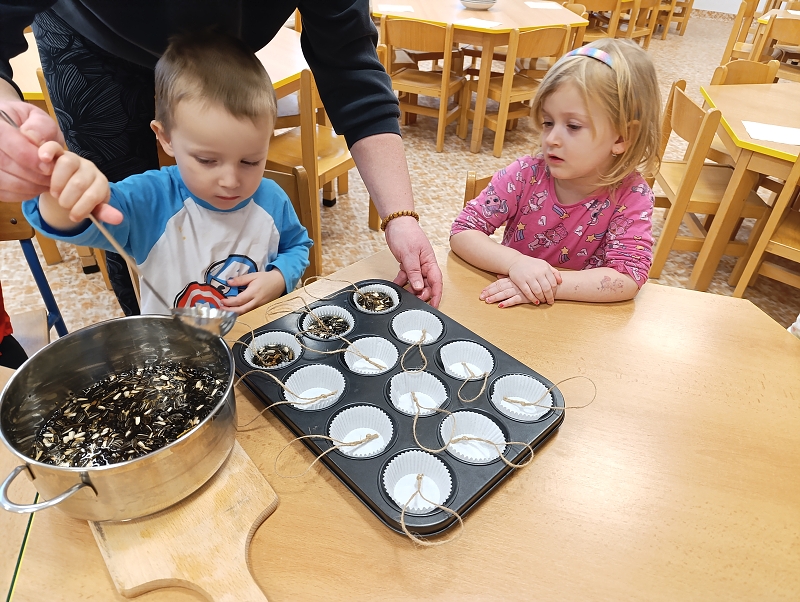 Zeleňásci - Huboval vrabčák na zimu