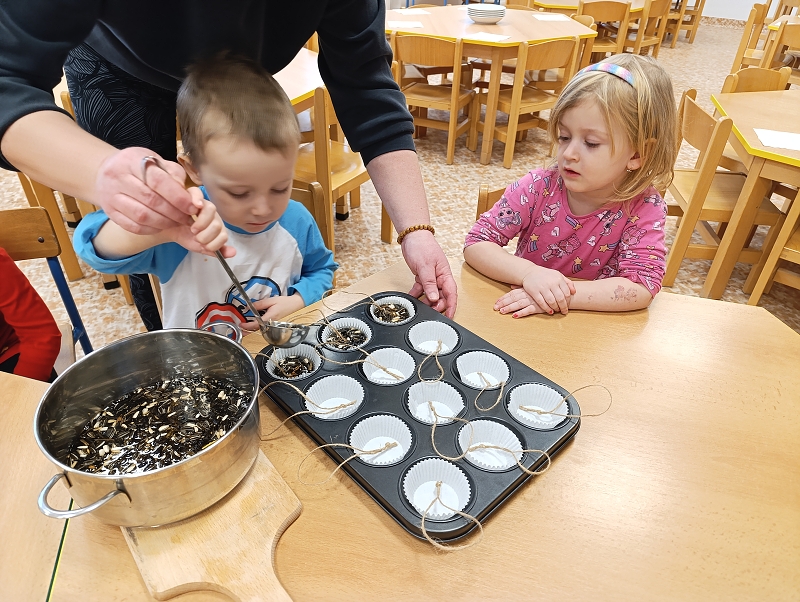 Zeleňásci - Huboval vrabčák na zimu