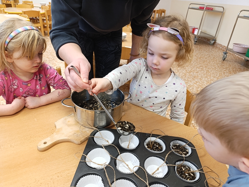 Zeleňásci - Huboval vrabčák na zimu